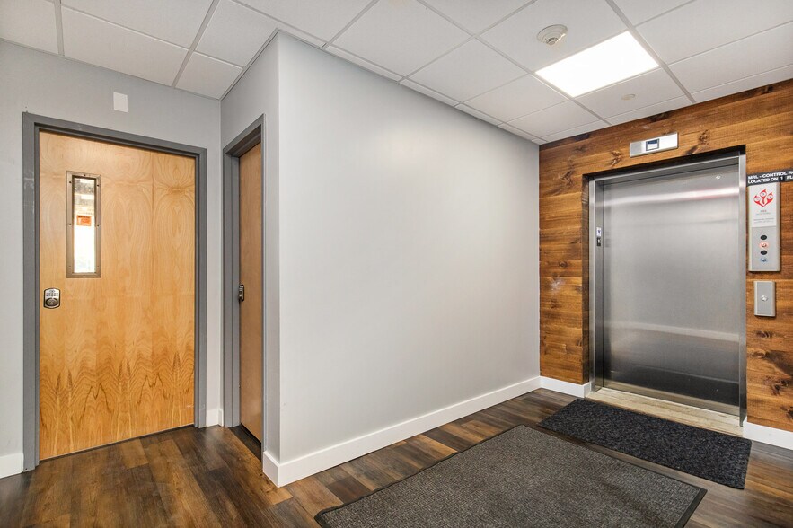 More Photos Of 77 Elm St, Amesbury Loft Creative Space For Lease