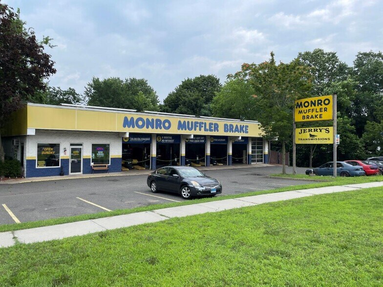 Primary Photo Of 26 Newtown Rd, Danbury Auto Repair For Lease