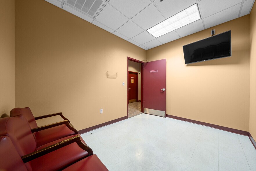 More Photos Of 2500 Citrus Blvd, Leesburg Medical For Sale