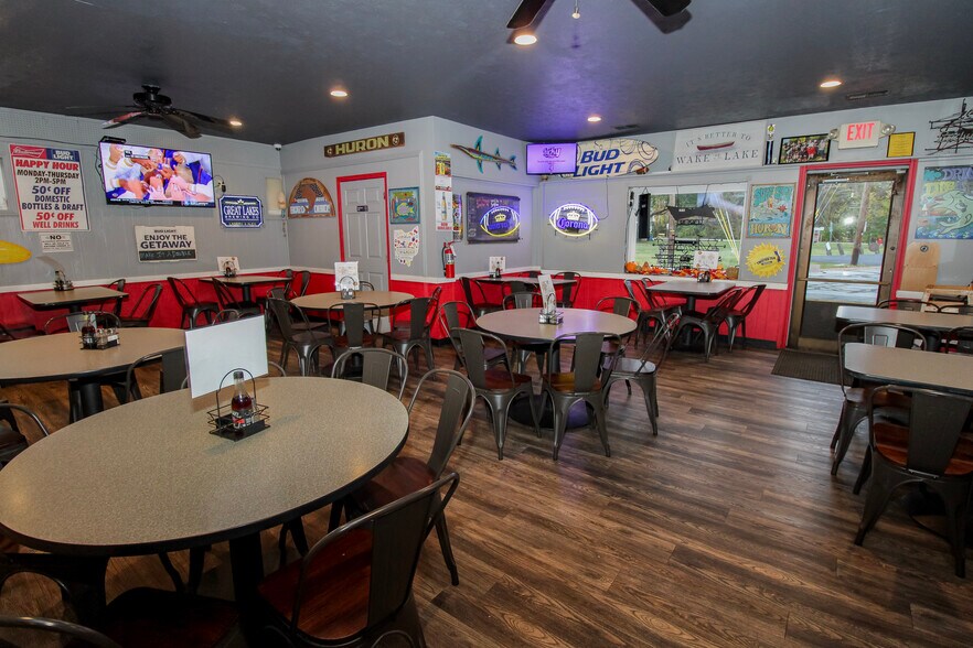 More Photos Of 54 McKinley St, Huron Bar For Sale