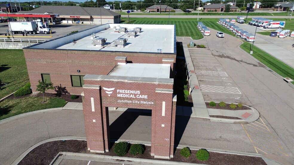 More Photos Of 702 Caroline Ave, Junction City Medical For Lease