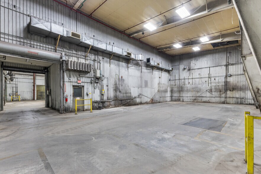 More Photos Of 1812 E Duncan St, Tyler Manufacturing For Sale