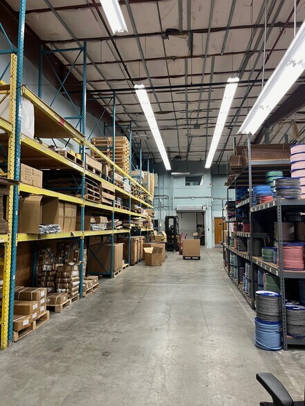 More Photos Of 1170 E Main Rd, Portsmouth Unknown For Sale