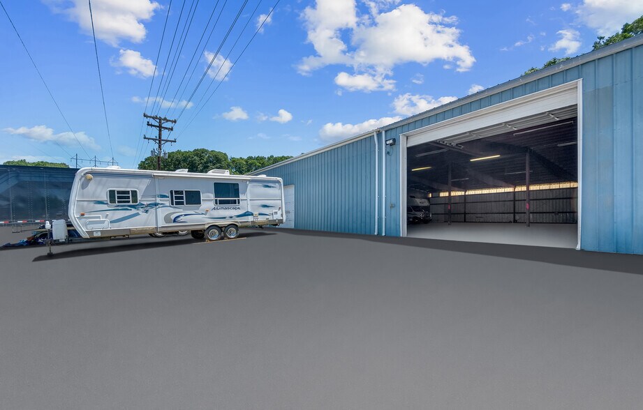 More Photos Of 493 Old Turnpike Rd, Plantsville Warehouse For Lease