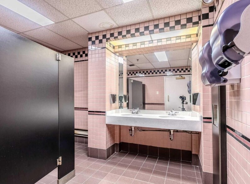 More Photos Of 1018 Finch Ave, Toronto Office For Sale