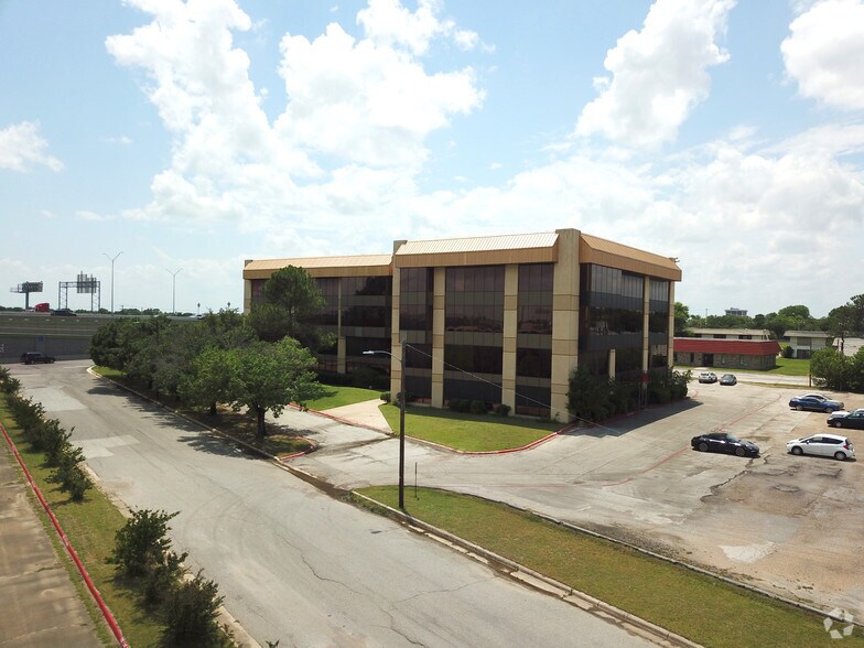 More Photos Of 415 E Airport Fwy, Irving Loft Creative Space For Lease