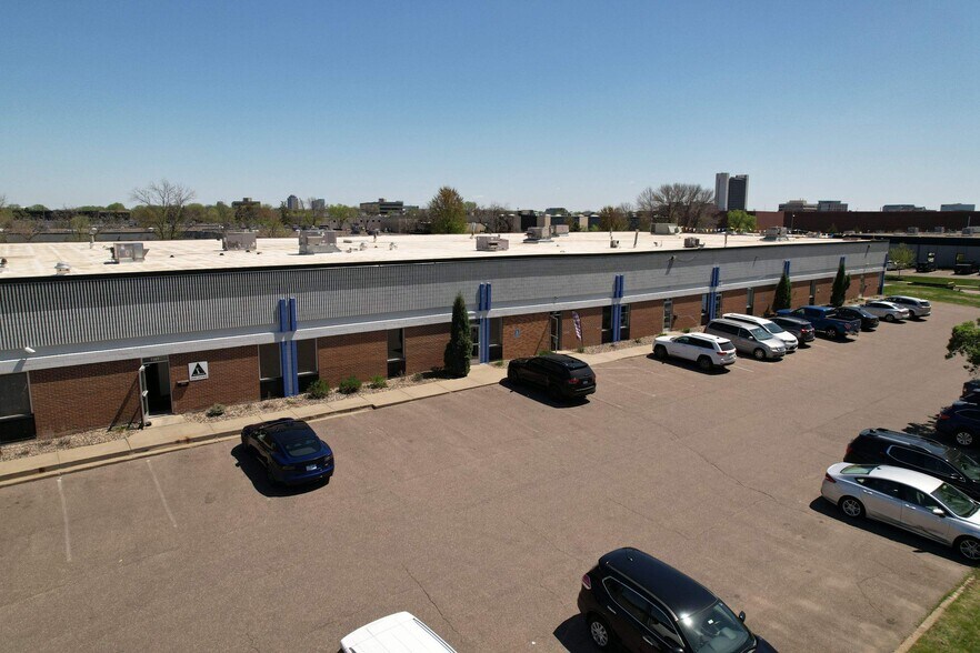More Photos Of 7385-7399 Bush Lake Rd, Edina Showroom For Sale