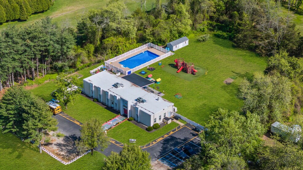 More Photos Of 321 W Farms Rd, Farmingdale Daycare Center For Sale