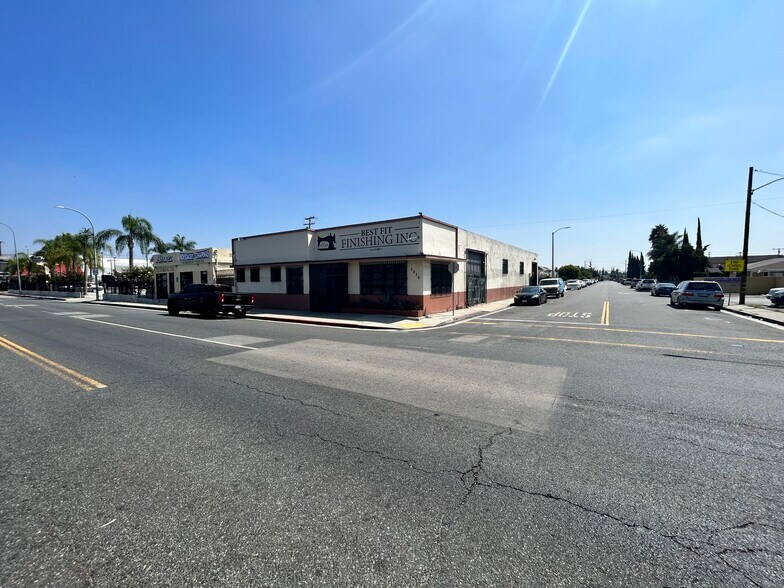 More Photos Of 5268-5276 Atlantic Blvd, Maywood Showroom For Sale