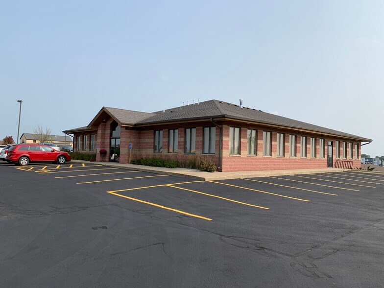 More Photos Of 2720 Superior Dr NW, Rochester Office For Lease