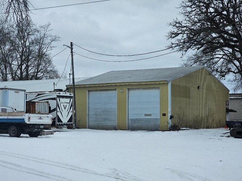 More Photos Of 211 Front St, Burlington Manufacturing For Lease