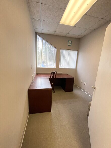 More Photos Of 4237 Salisbury Rd, Jacksonville Unknown For Lease