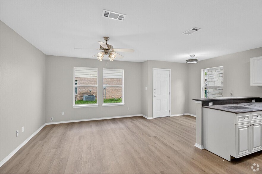 More Photos Of 1502 Claremont Cir, Marble Falls Apartments For Sale