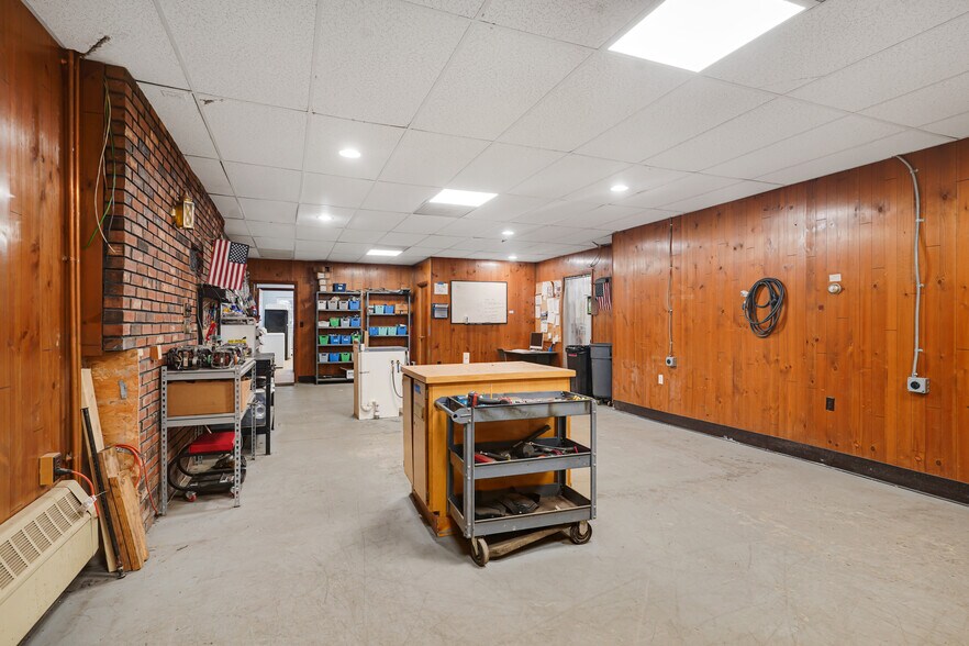More Photos Of 27 Division St, Waterford Freestanding For Sale