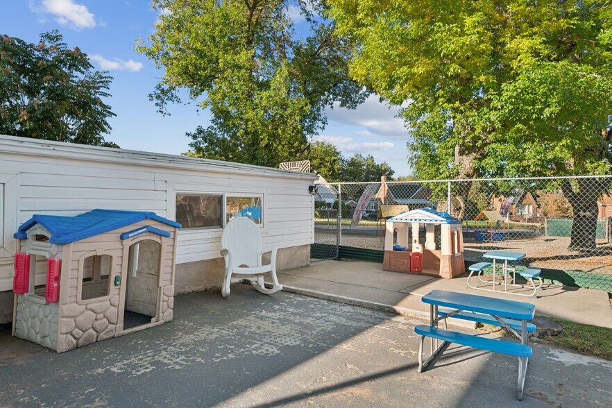 More Photos Of 302 Chimes View Dr, South Ogden Daycare Center For Sale