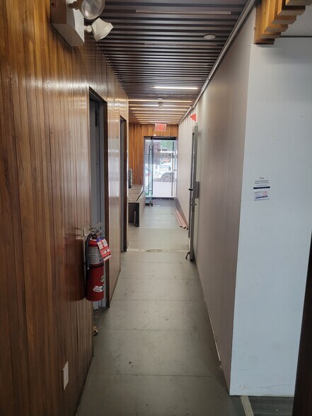 More Photos Of 13617 38th Ave, Flushing Storefront Retail Office For Lease