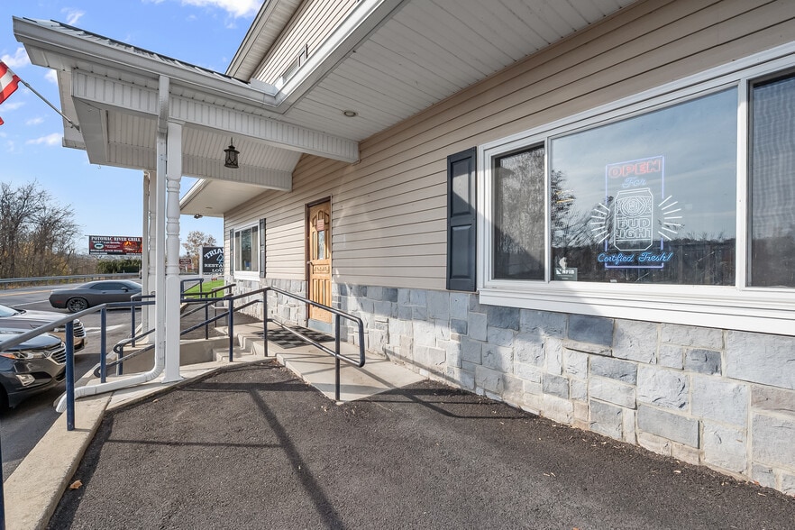 More Photos Of 200 E Main St, Hancock Restaurant For Sale