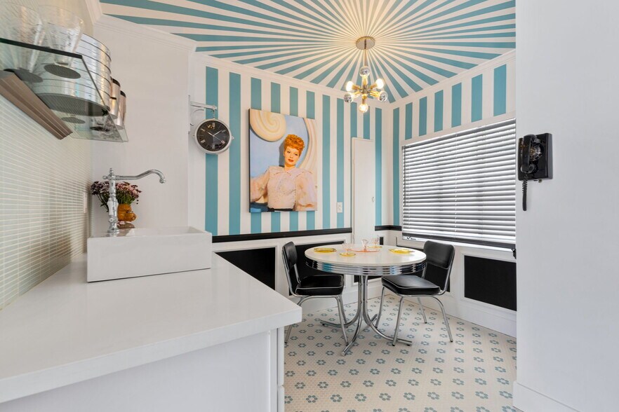 More Photos Of 120 W Vereda Sur, Palm Springs Hotel For Sale