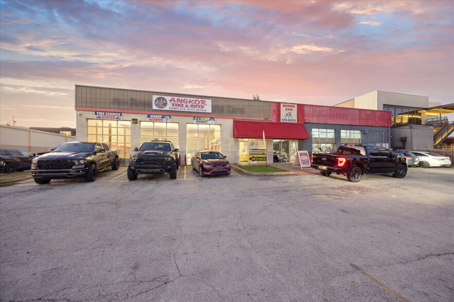 Primary Photo Of 5528 N Lamar Blvd, Austin Auto Repair For Sale