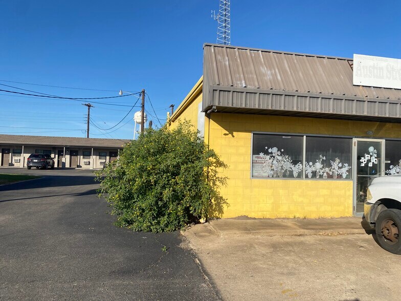 More Photos Of 357 W Austin St, Giddings General Retail For Sale