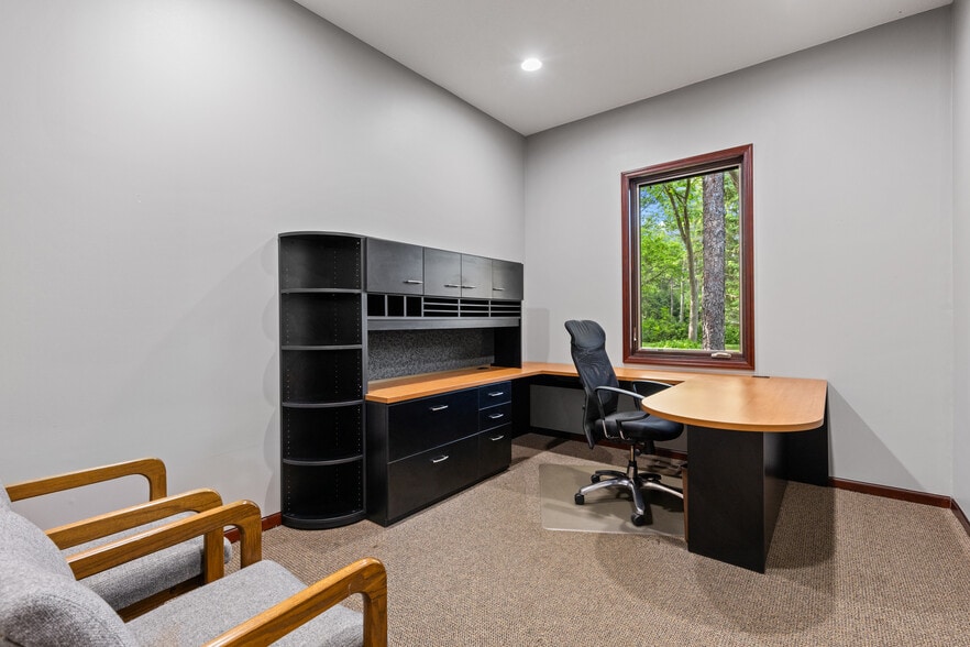 More Photos Of 9340 Hennepin Town Rd, Eden Prairie Office For Sale