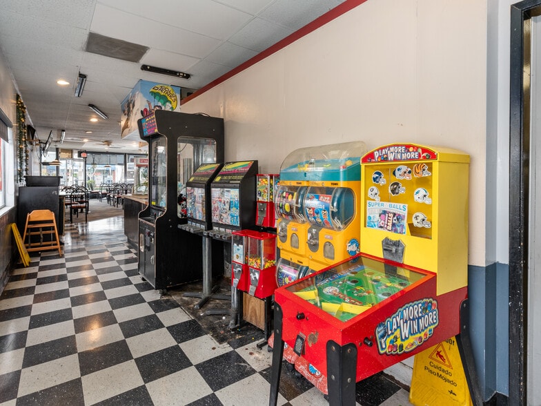 More Photos Of 400-408 Main St, El Segundo Storefront For Lease