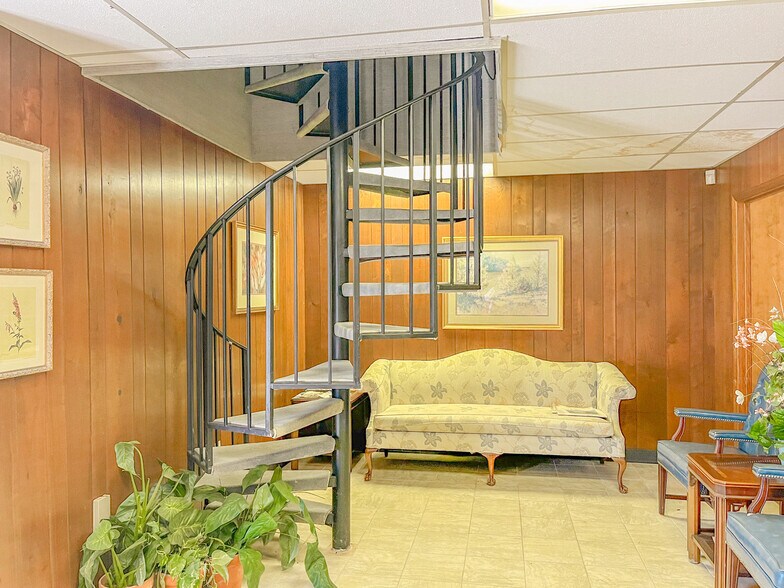 More Photos Of 4420 North Blvd, Baton Rouge Office For Sale