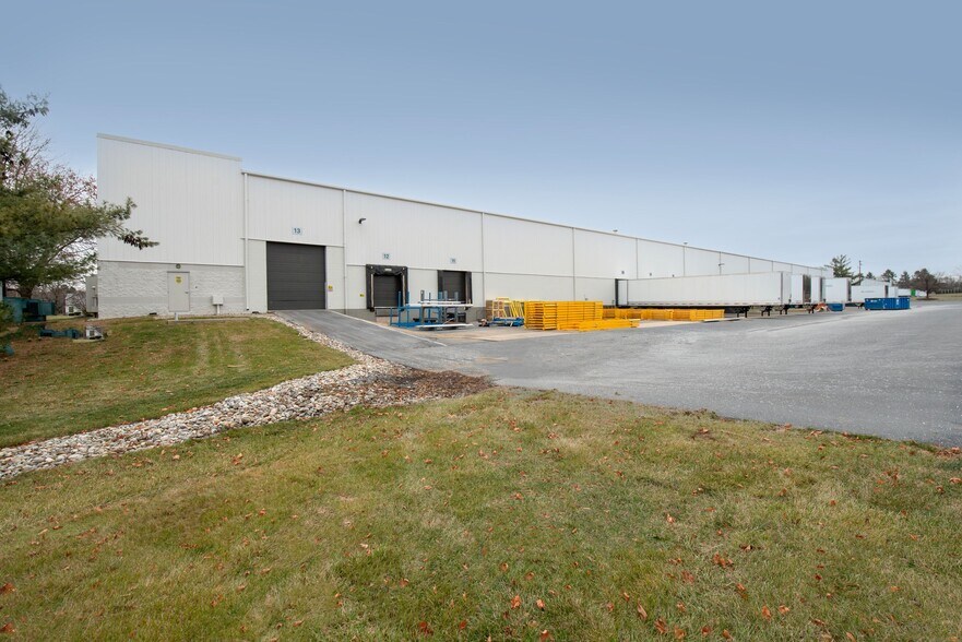 More Photos Of 6350 Hedgewood Dr, Allentown Distribution For Lease