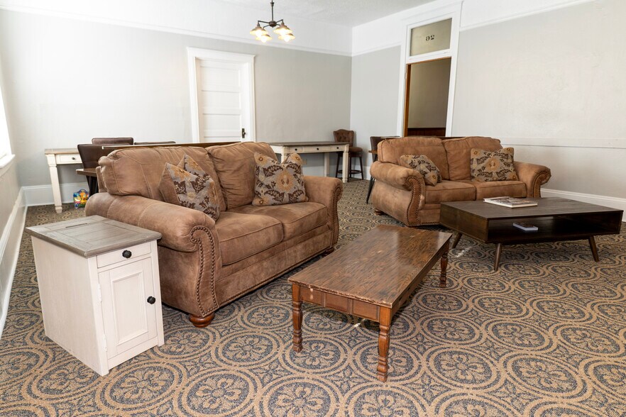 More Photos Of 425-431 Main St, Canon City Storefront For Lease