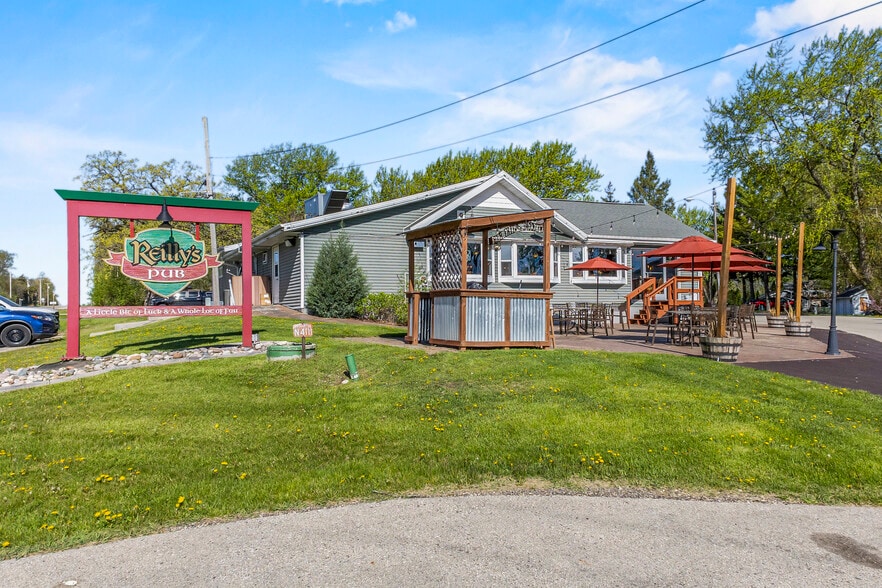 Primary Photo Of N4111 S Lakeshore Dr, Markesan Restaurant For Sale