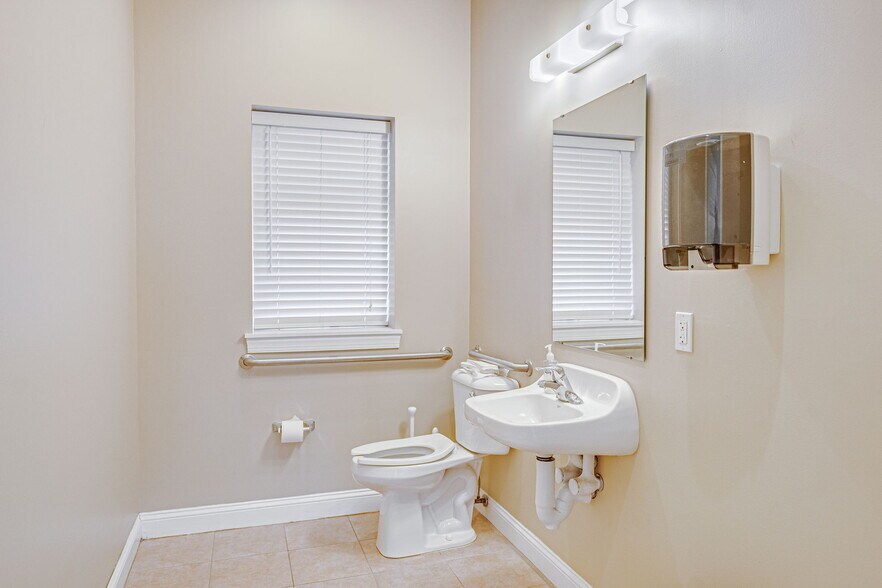 More Photos Of 1211 Bull St, Savannah Office Residential For Sale