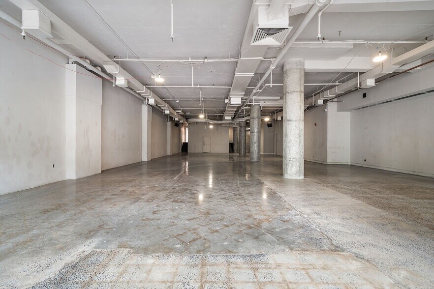 More Photos Of 71-81 Av Du Mont-Royal O, Montréal Office For Sale