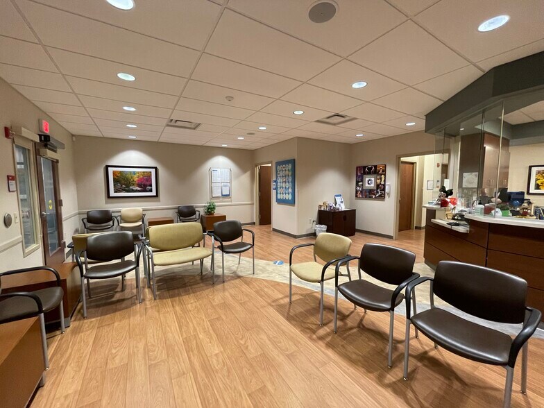 More Photos Of 10401 Sawmill Pky, Powell Medical For Lease