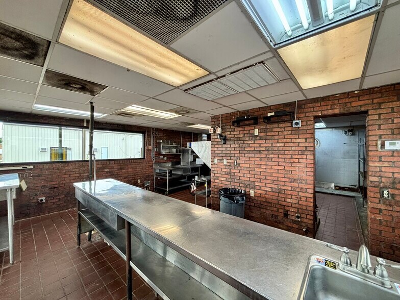 More Photos Of 210 W Calhoun St, Bruce Fast Food For Sale