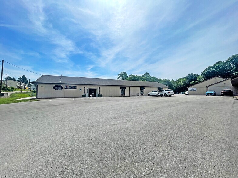 More Photos Of 200 Collinsville Rd, Troy Warehouse For Lease
