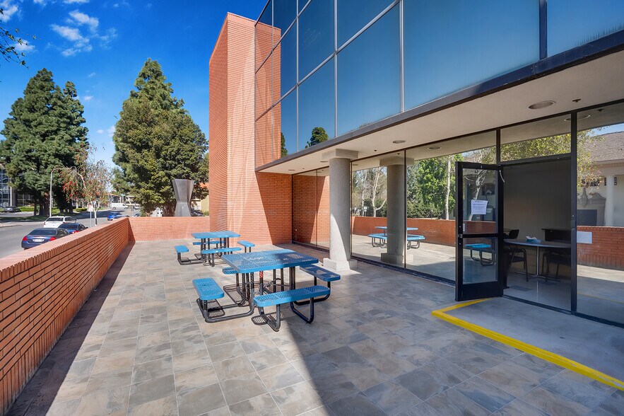 More Photos Of 203 N Golden Circle Dr, Santa Ana Office For Lease