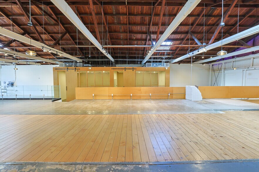 More Photos Of 350-360 Sunset Ave, Venice Warehouse For Lease