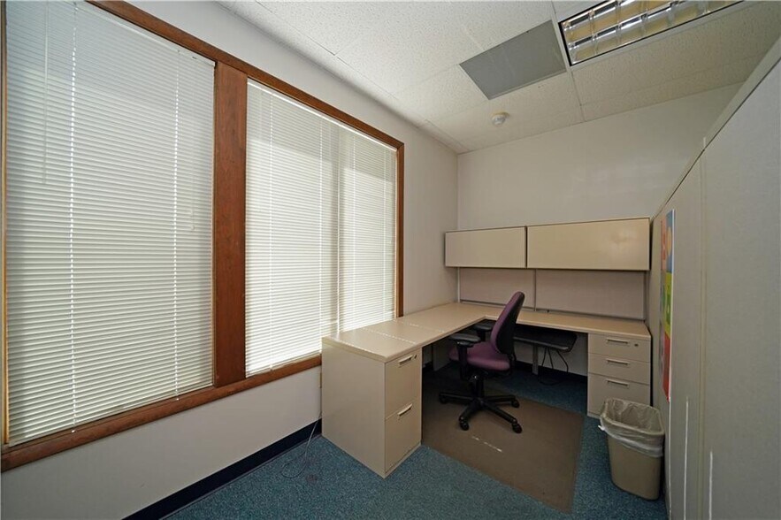 More Photos Of 226 Colonial Dr, Horseheads Office For Sale