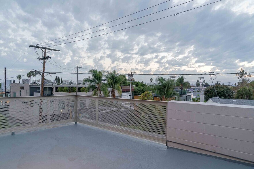 More Photos Of 717 N Highland Ave, Los Angeles Flex For Sale