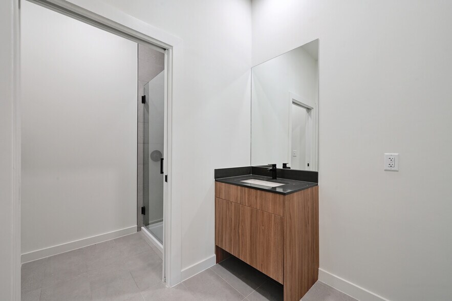 More Photos Of 2209 S First St, Austin Apartments For Sale