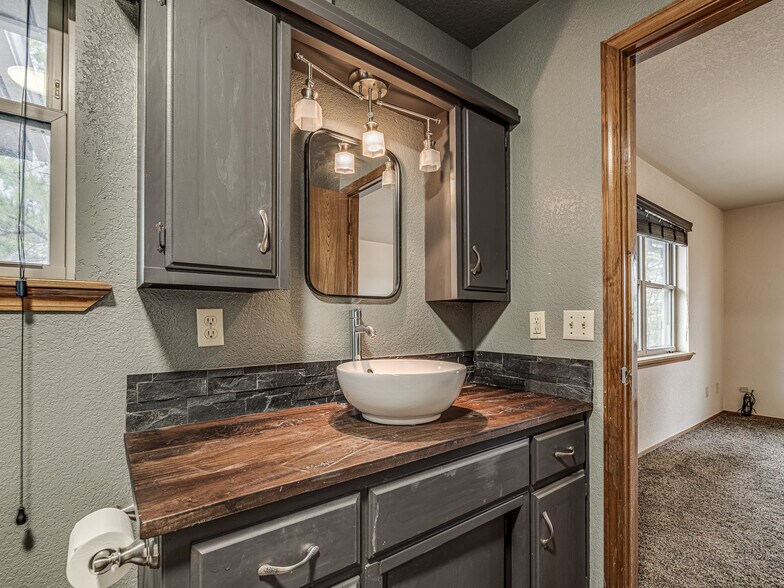 More Photos Of 980916 S Highway 18, Chandler Industrial For Sale