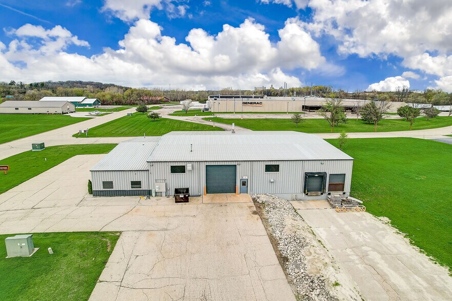 More Photos Of 860 N Parkway St, Jefferson Warehouse For Sale