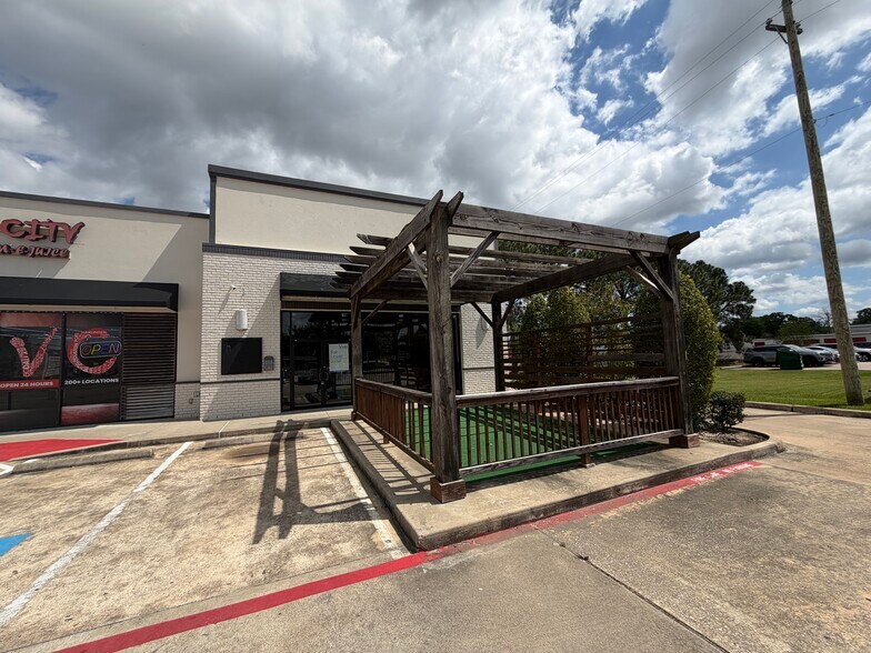 More Photos Of 3811 Center St, Deer Park Unknown For Lease