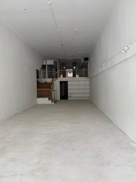 More Photos Of 330-336 Miracle Mile, Miami Storefront For Lease