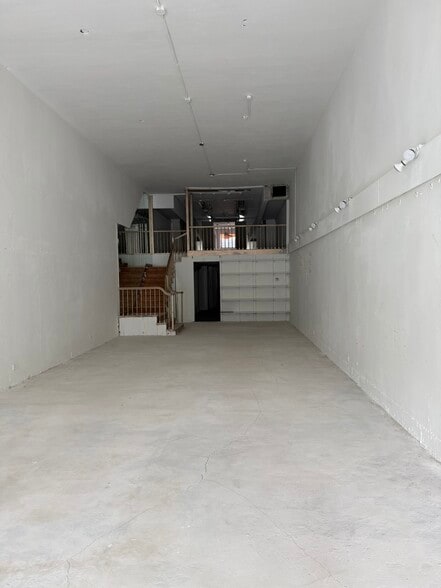 More Photos Of 330-336 Miracle Mile, Miami Storefront For Lease