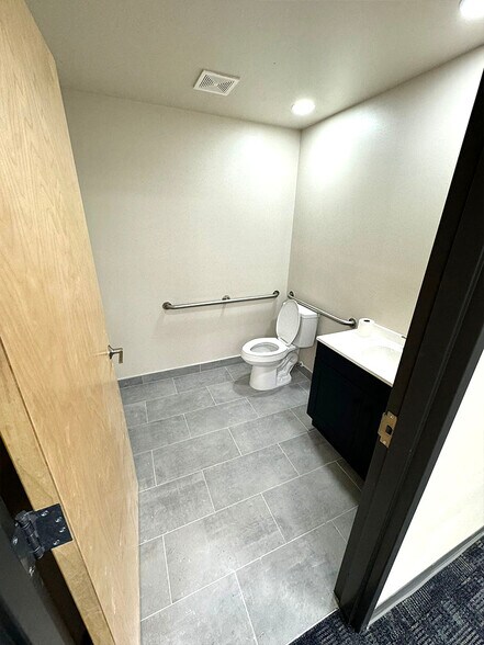 More Photos Of 340 Executive Dr, Troy Warehouse For Lease