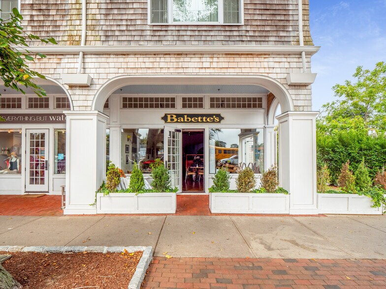 More Photos Of 66 Newtown Ln, East Hampton Storefront Retail Office For Lease