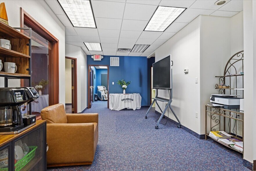 More Photos Of 1124 Centre West Dr, Springfield Office For Lease