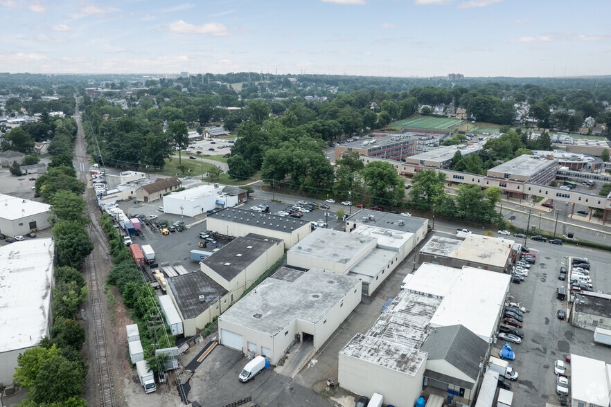 More Photos Of 300 Colfax Ave, Clifton Showroom For Lease