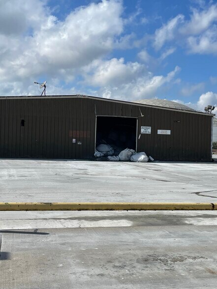 More Photos Of 15135 Jacintoport Blvd, Houston Warehouse For Sale
